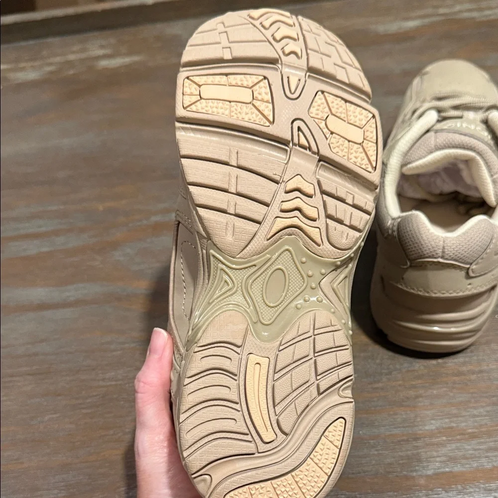 Vionic Walker‎ Classic Orthotic Walking Shoes Stone Taupe Size 5 NWOB Comfort